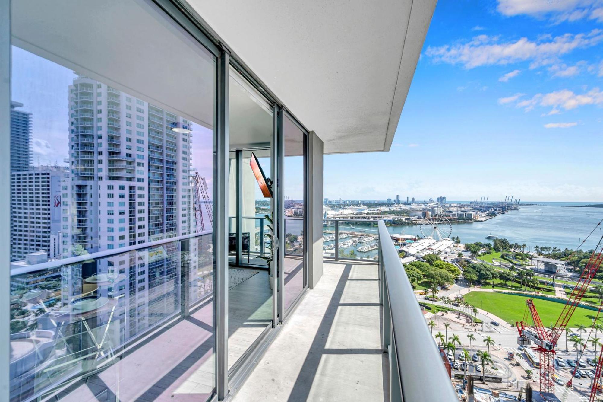 Mesmerizing Views Corner Condo Miami Exterior photo